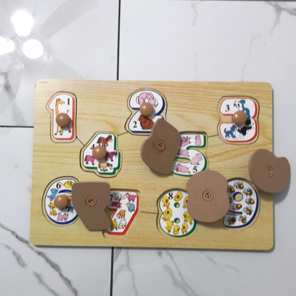 Chunky number puzzle with easy grab knobs - Picture 11 of 12